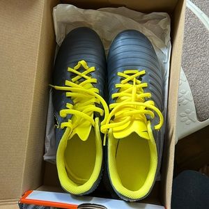 Nike Soccer Shoes Legend 7 Club FG Dark Grey/Blk/Yellow 8.5 mens/10 women’s